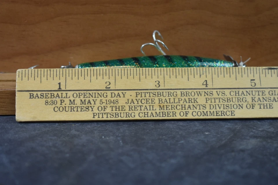 Isca de pesca Lyman 4", vintage/colecionável, brilho no escuro, isca plugue de madeira - Imagem 3 de 3