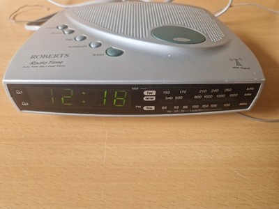 Vintage Roberts Radiowecker CR9931 Time Capsule AM FM LW Wecker Silber Retro