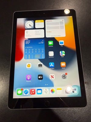 Apple iPad (6th Generation) A1893 32GB Space Gray WiFi Only MR7F2LL/A