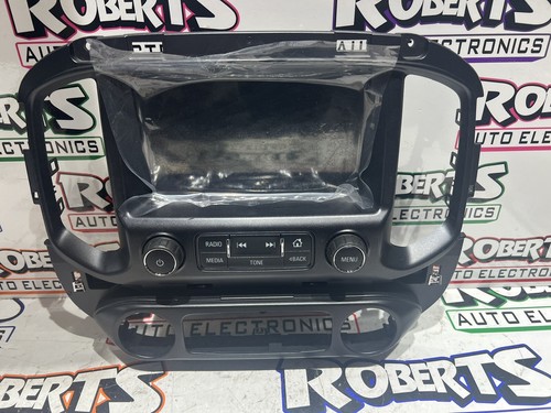 2016 - 2018 Chevy Colorado OEM Touch Screen Radio Navigation Display 23217990 - Picture 2 of 11