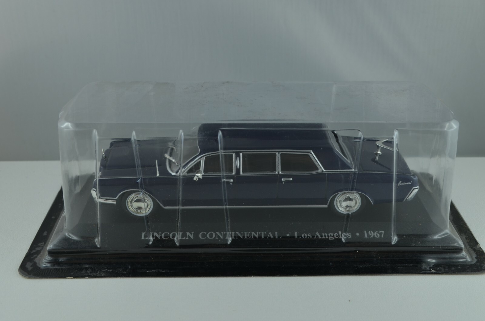 Lincoln Continental 1967 miniature Taxi du Monde Los Angeles vintage