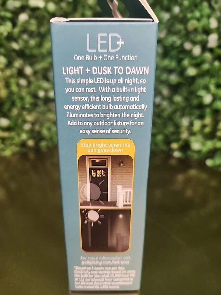 GE Lighting 93121494 5W 500 Lumen White LED Dusk to Dawn Non-Dimmable Light Bulb - Image 3 of 4