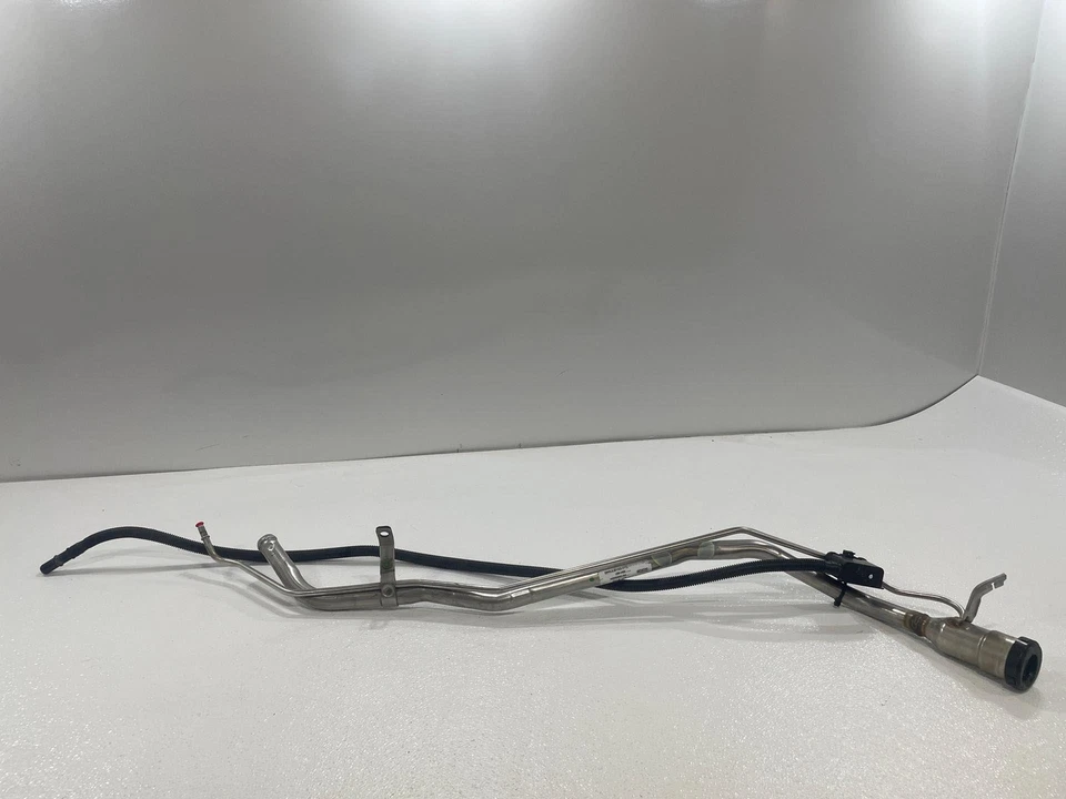 Se adapta a GMC ACADIA 2017-2023 3,6 L tanque de combustible llenado cuello manguera conjunto OEM Foto 3 de 4