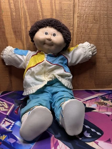 1986 cabbage patch doll brown hair brown eyes boy with original diaper/outfit