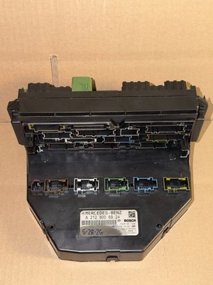 10-14 Mercedes W204 C250 C300 C350 Front SAM Module Relay Fuse Box 2129006924