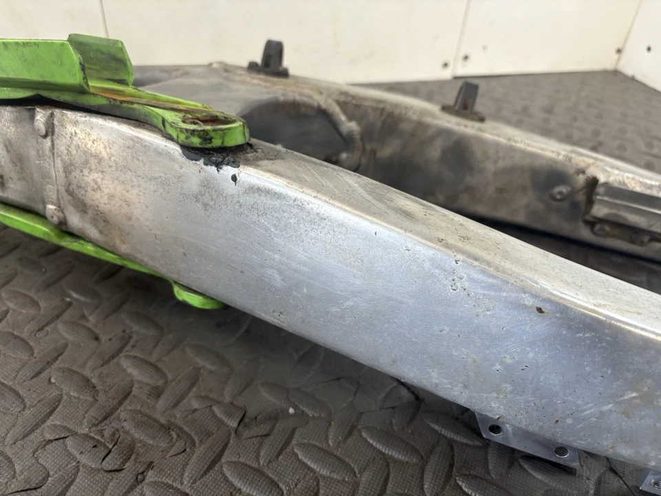 Brazo basculante trasero Kawasaki KX450F 2011 2009-2011 OEM 33001-0582 Foto 3 de 4