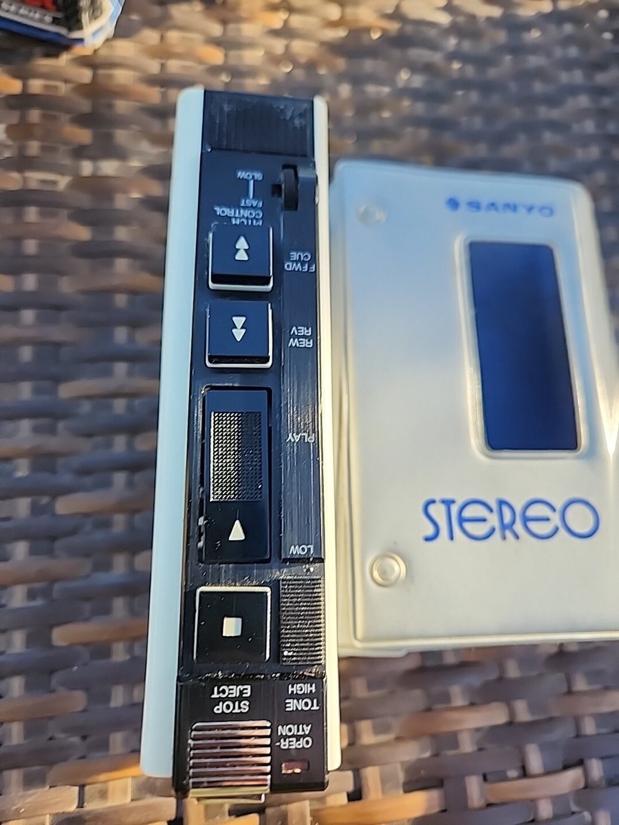 Vintage Sanyo M-4430 Walkman Stereo Cassette Tape Player w/ Case