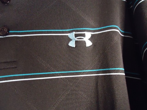 Under Armour Herren XL schwarz blau gestreift Polo Kurzarm lockere Passform Wärmeausrüstung - Bild 3 von 9