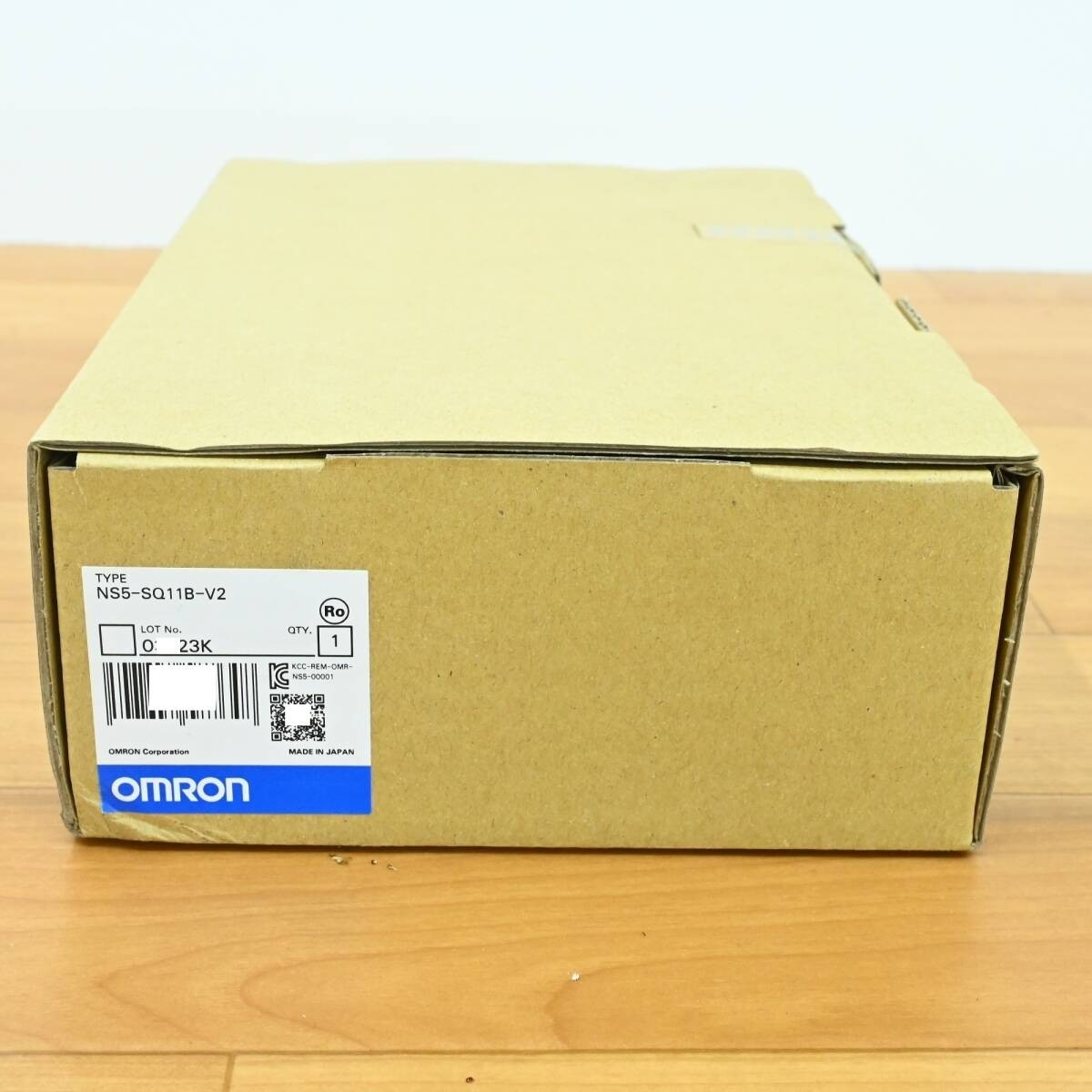 OMRON NS5-SQ11B-V2 Programmable terminal Touch Panel New Unused
