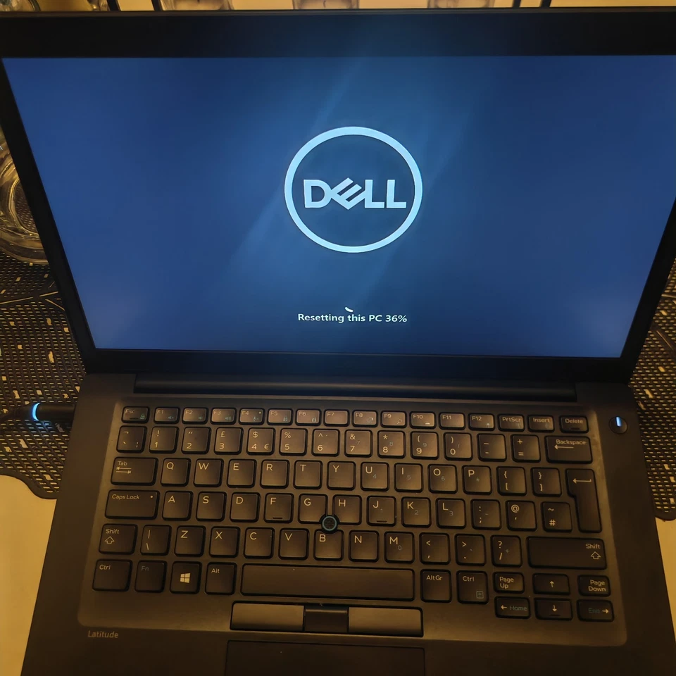 Dell Latitude E7270 14 inch (256GB, Intel Core i5 6th Gen., 16 GB Ram ), photo 1 of 2