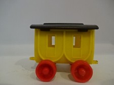 lata 60. / kolej / żółta wagona z czarnym dachem - długość 40 mm