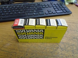 25c5 Vacuum Tubes Box Of 5 4 Sylvania 1 Rca New Old Stock