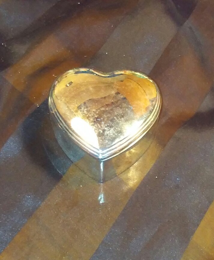 Vintage Sheridan Silver-Plated 3.5 Inch Heart Shaped Trinket Jewelry Box-image