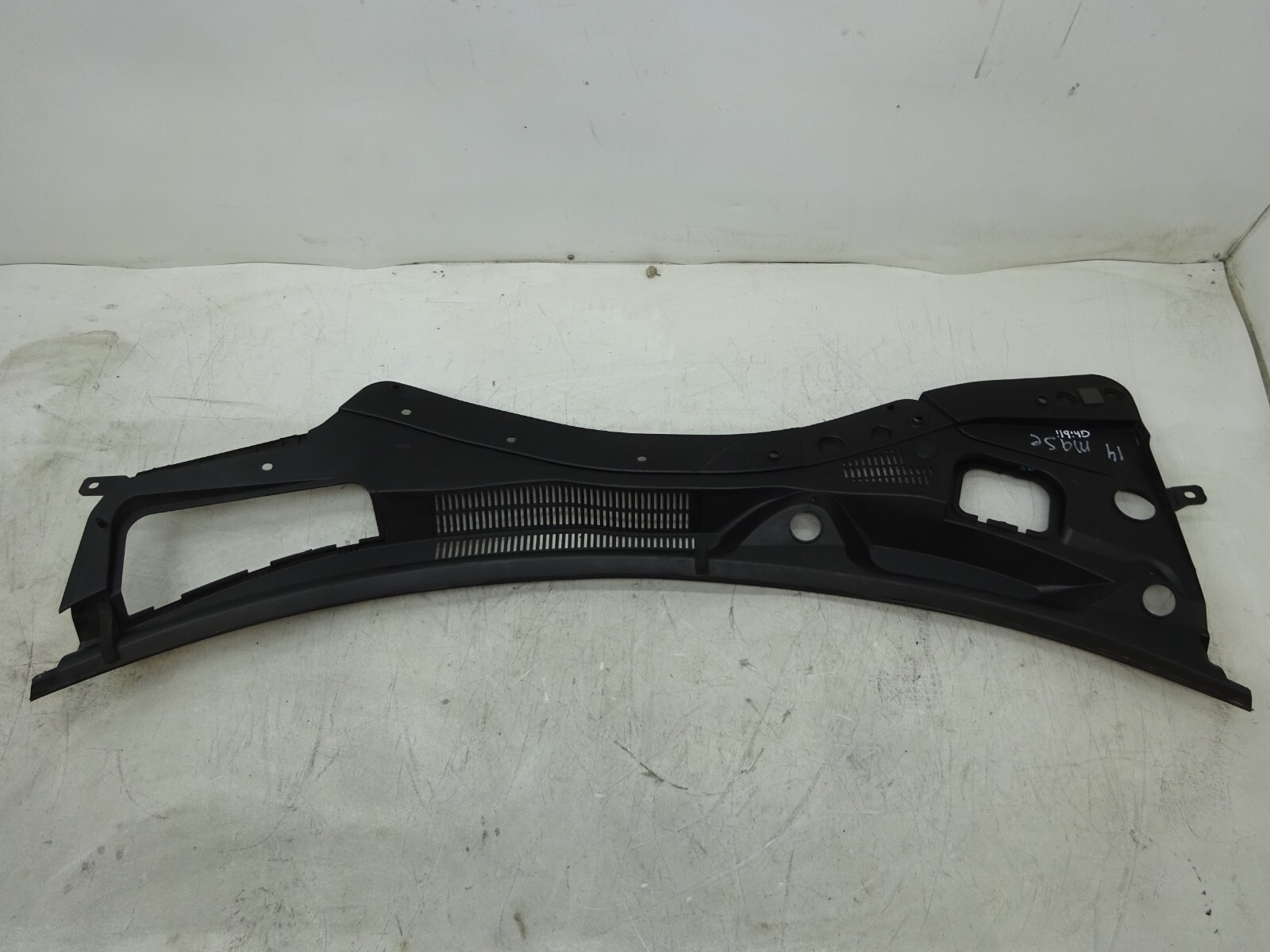 14-17 Maserati Ghibli Windshield Wiper Cowl Panel Trim 670010468 OEM DE231092
