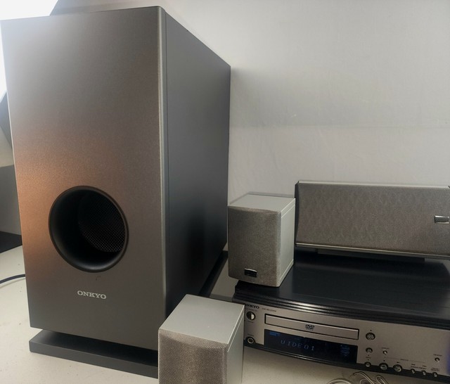 Onkyo Receiver with built-in DVD - DR-S2.2 0 - - Includes Remote