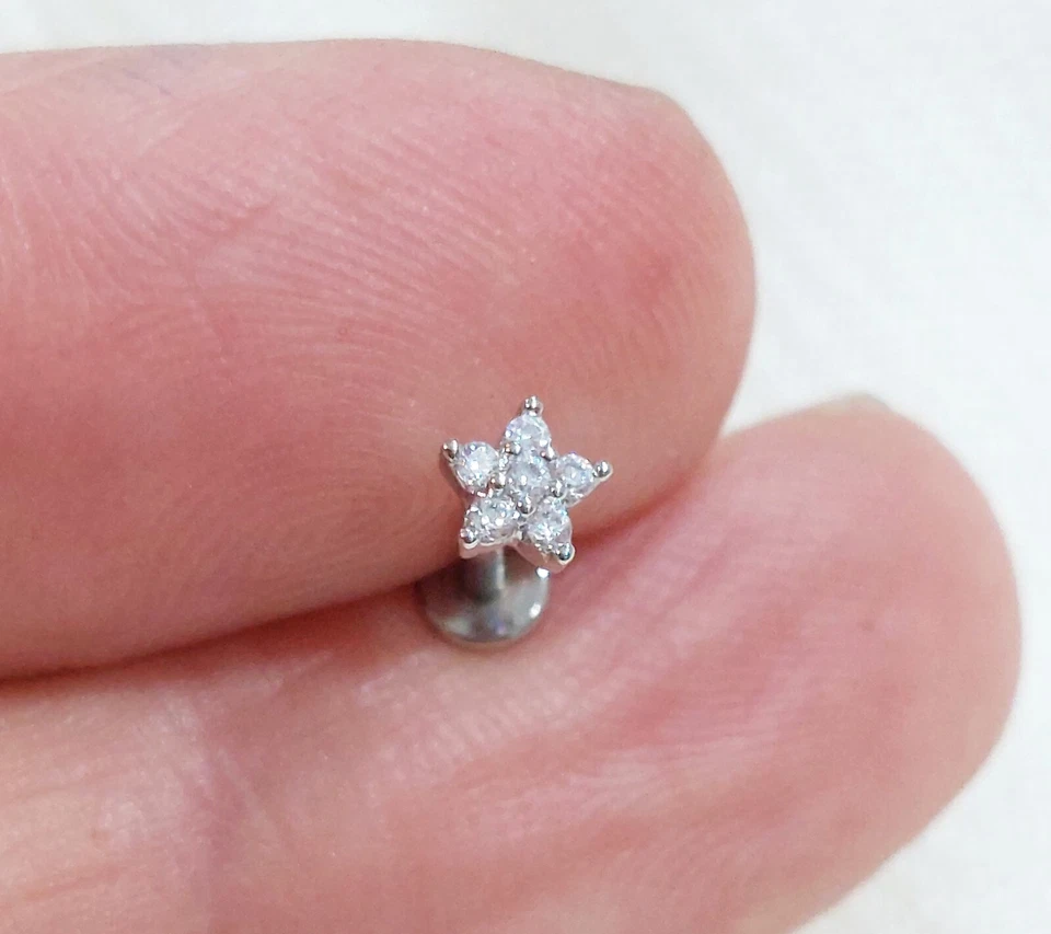 Piercing Labret Stella Zirconi Acciaio Chirurgico 1.2x8x5mm – Orecchio/Labbro H - Immagine 3 di 4