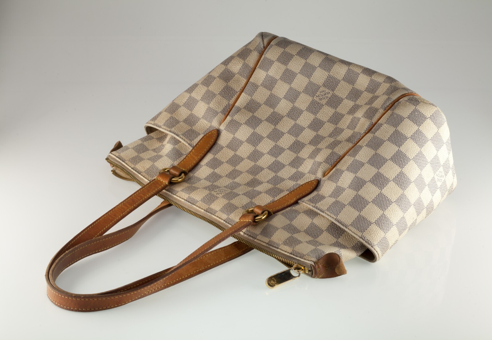 Louis Vuitton Damier Azur Totally PM QJB0ES4ZWF040