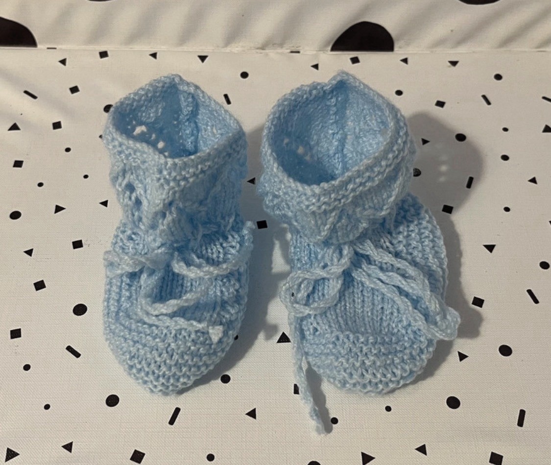 2 Pairs of Handmade Knitted Booties for Baby 0-3 Months Blue and White image 3