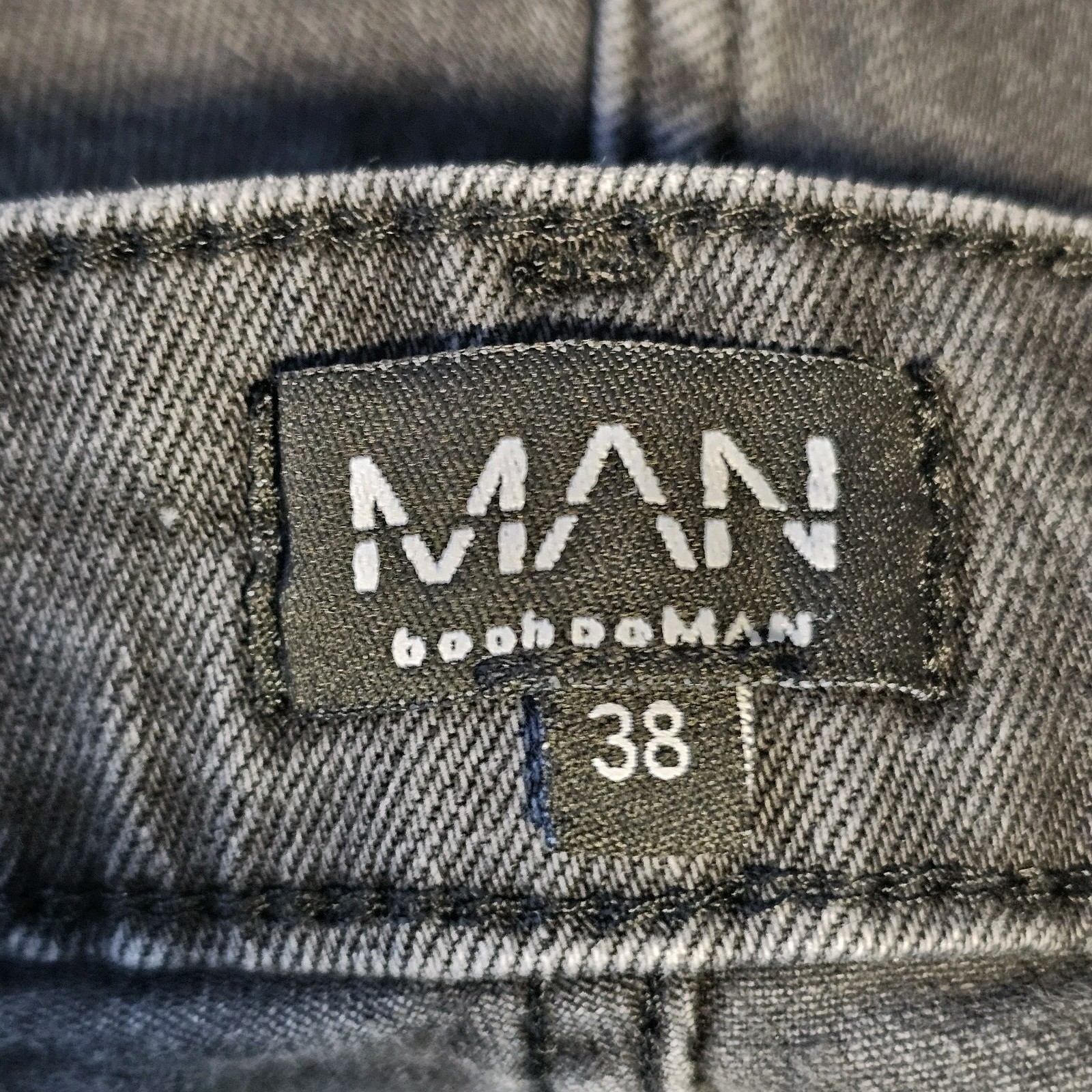 BooHoo MAN Jeans Men's 38 Measure: 38x31 Black Distressed Straight Button Fly