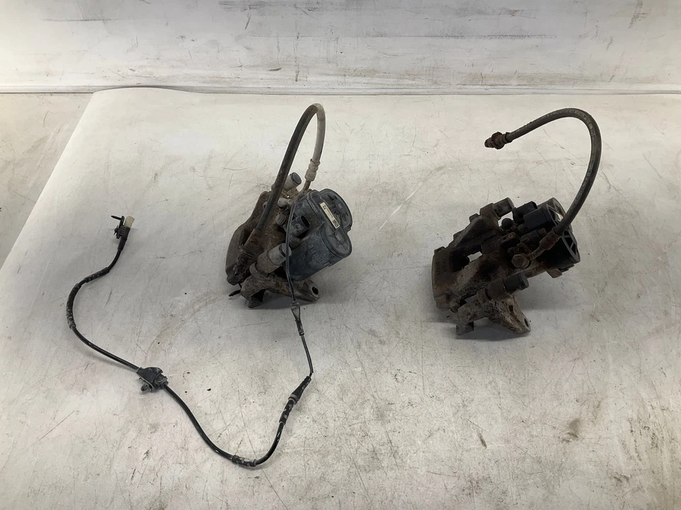 Pinza de freno delantera izquierda y derecha Jaguar XF XE F-Pace 17-20 OEM Foto 2 de 4