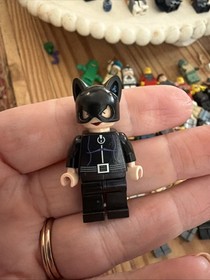 LEGO Catwoman Minifigure 2006 LEGO Set 7779 Batman Dragster: Catwoman Pursuit