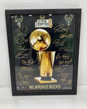 Photo trophée signature champion NBA Milwaukee Bucks 2021 fac-similé Highland Mint