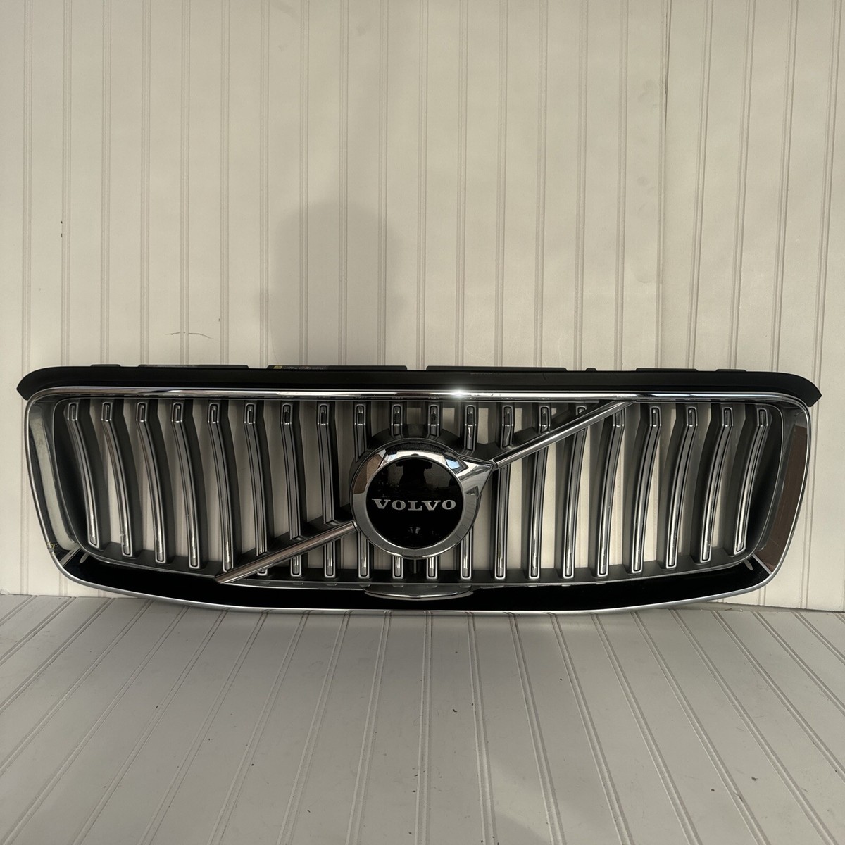 VOLVO XC90 グリル 2020 2021 2022 VOLVO XC90 FRONT UPPER GRILLE/GRILL W/CAMERA HOLE