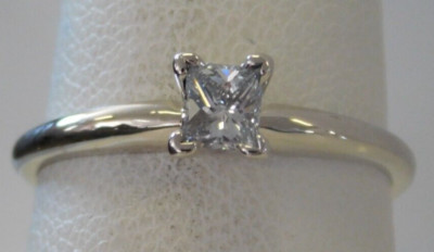 Neu Damenring 14 Kt weißer Diamant Prinzessschliff 0,35 ct. Größe 6,5, 2,0g