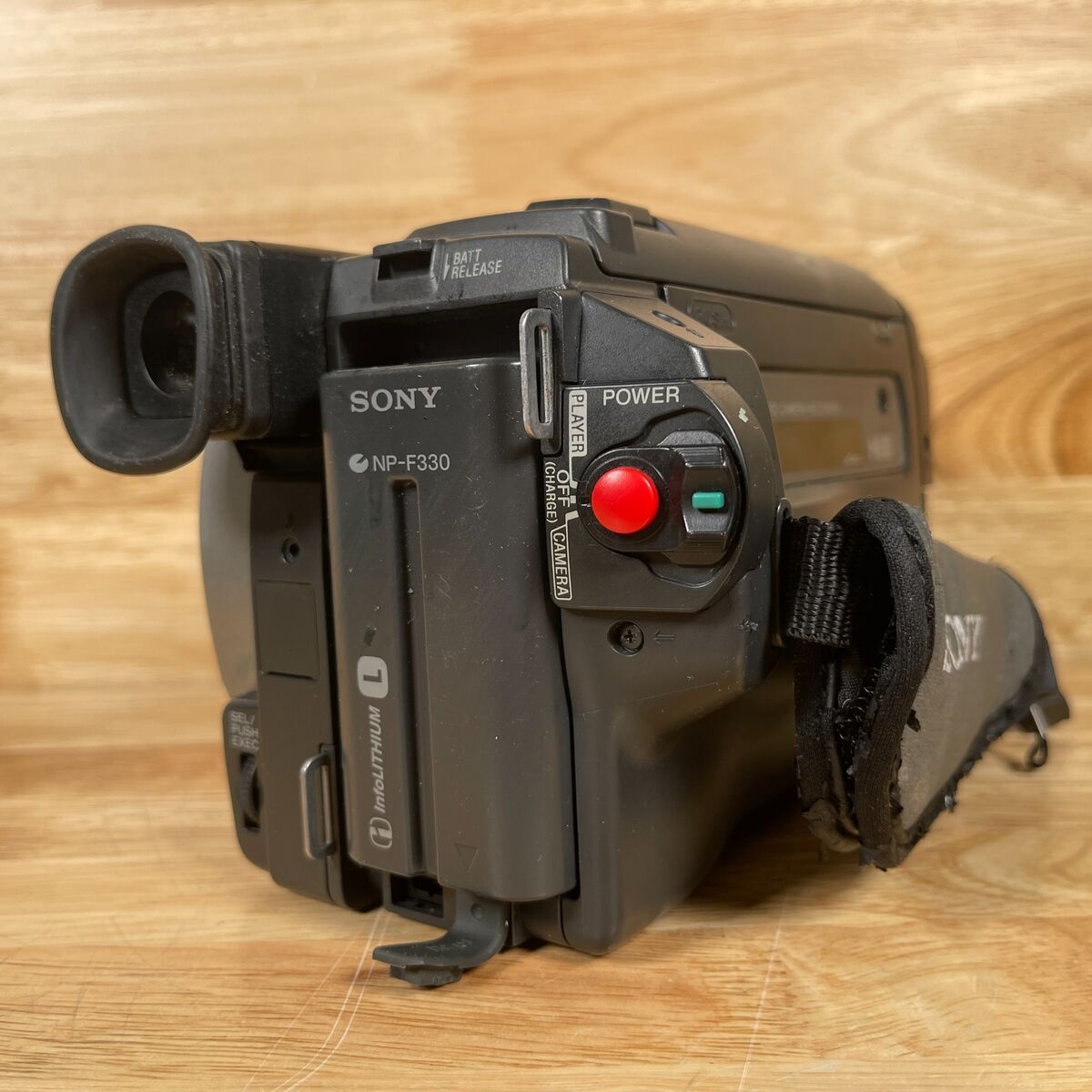 Sony Handycam CCD-TR818 Silver Hi8mm 460x Digital Zoom Sony Handycam CCD-TR818 Silver Hi8mm 460x Digital Zoom
