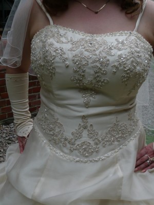 Valérie Prinzessin Hochzeitskleid mit Stola in champagner Kleemeier Gr. 42/44