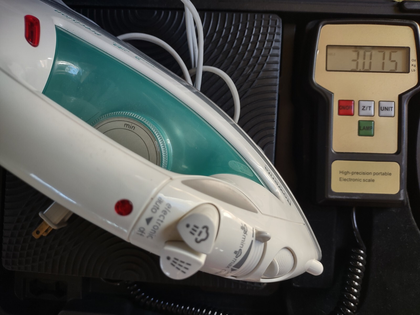 Rowenta Precision Anti-Drip Vertical 1400 Watt Iron Model DM 580 WORKS Germany