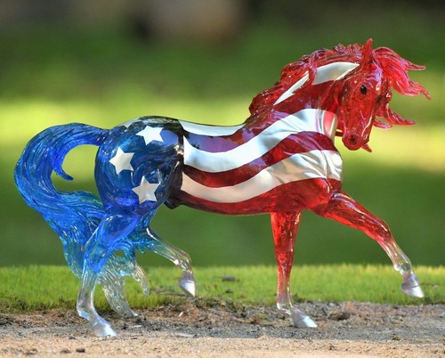 Breyer Traditional Old Glory - Bild 1 von 2