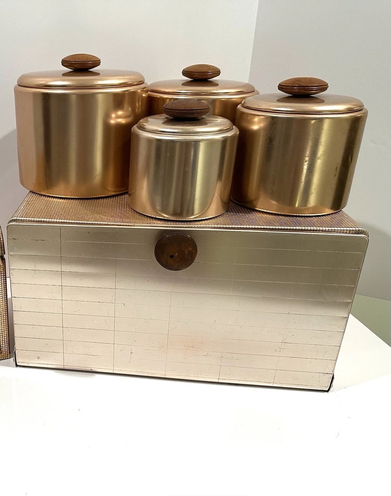 Vintage MIRRO Aluminum Bread Box & 4 Kitchen Canisters Rose Pink Copper
Opens in a new window or tab