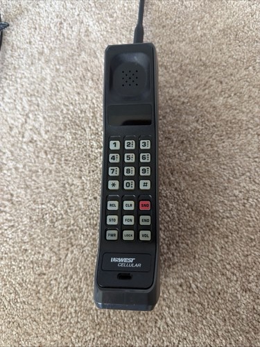 Vintage Motorola Brick Cell Phone DynaTAC 8000 Series F09PDY8337AG Cellular