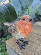 Realistic Robin Ornament – Resin Garden Bird Figurine | Outdoor Decor Gift