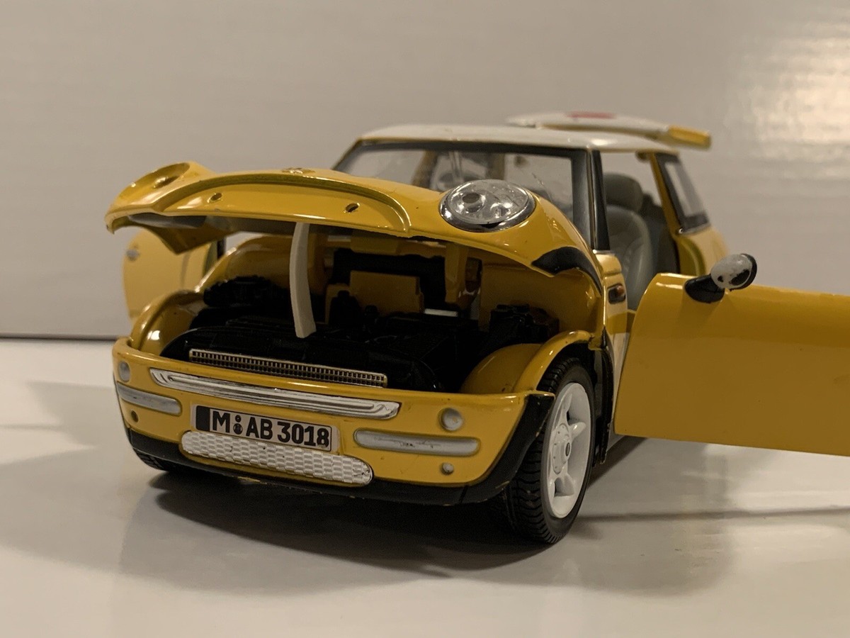 1-18スケール   ミニクーパー Mini Cooper イエロー MINI COOPER ~ YELLOW | 1:18 Diecast Model Car