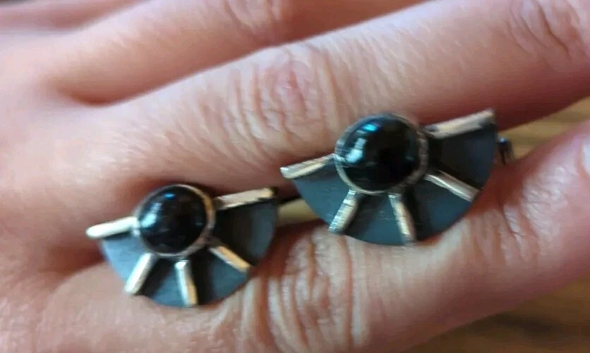 Gemelos vintage de media luna con piedra negra de plata de ley muy únicos  Foto 2 de 4