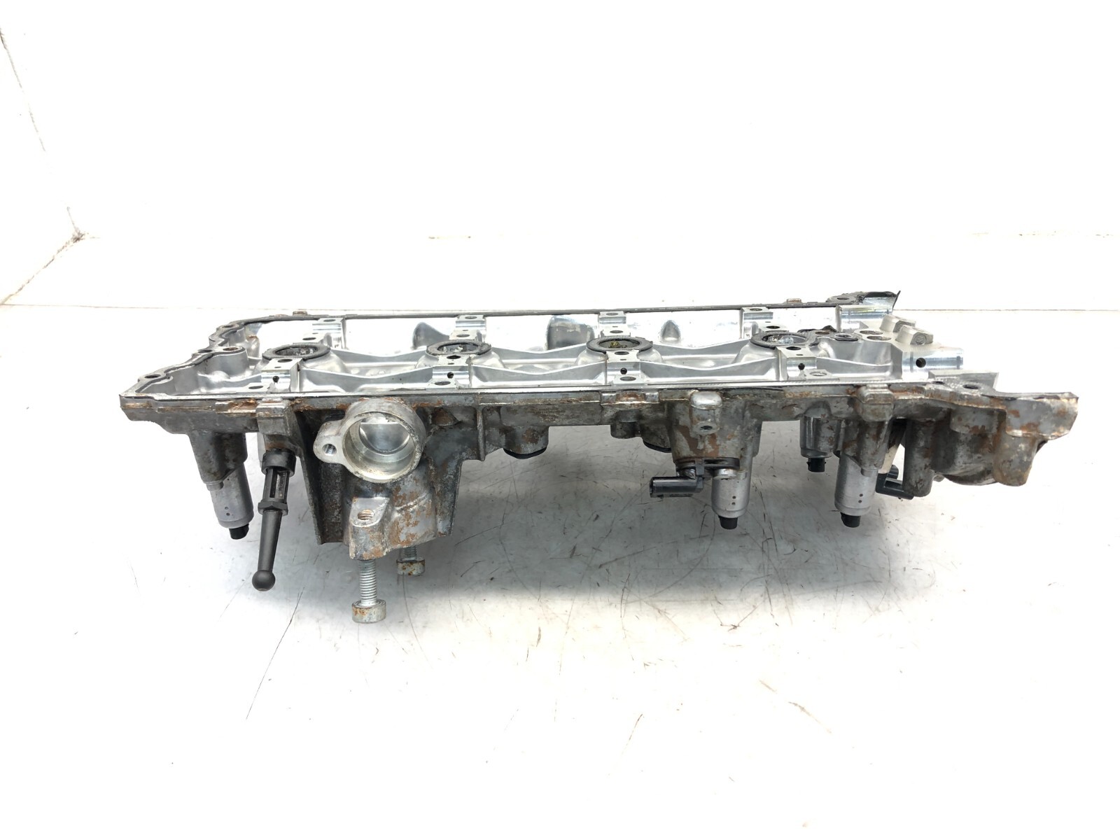 2014-2018 BENTLEY FLYING SPUR 4.0L V8 LEFT DRIVER SIDE CYLINDER HEAD VALVE COVER