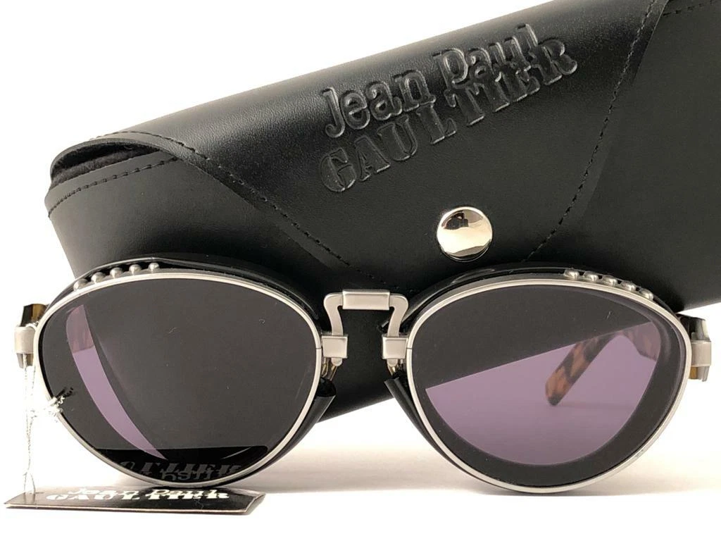 Sunglasses in hot sale rain