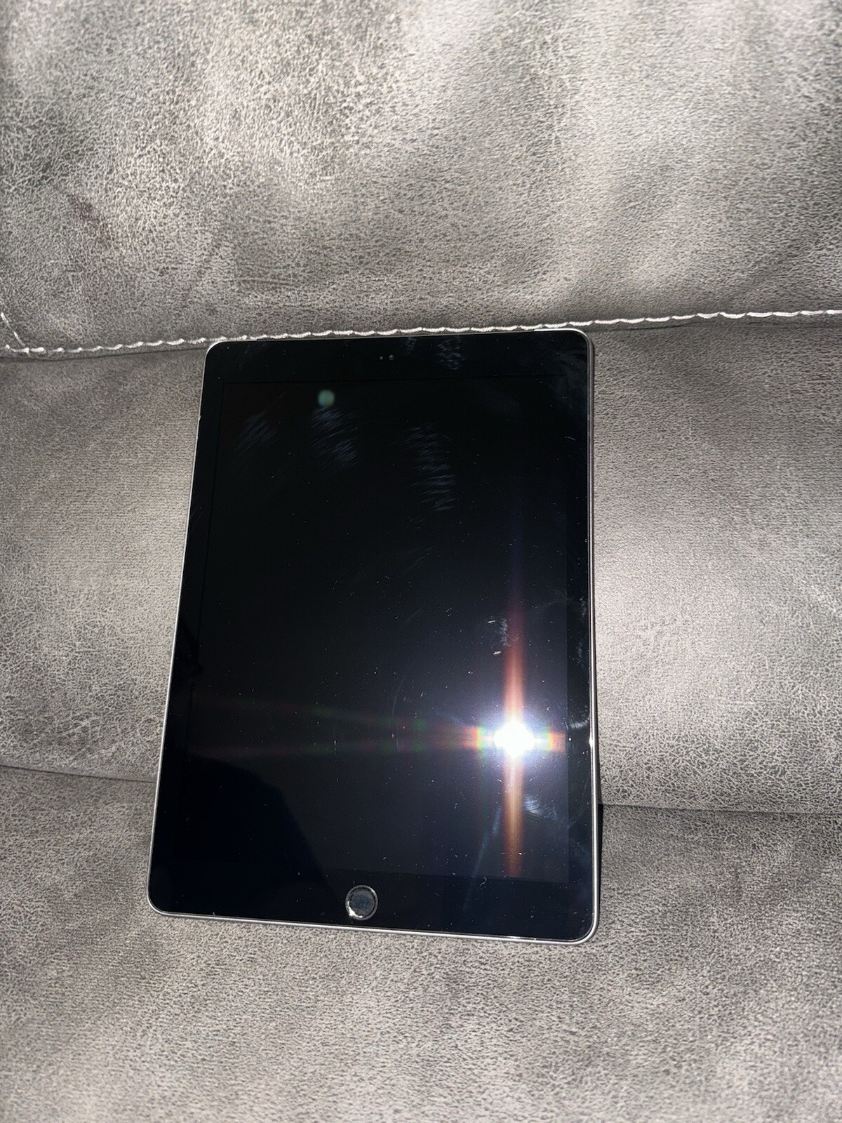 IPad A1954 6th Generation Not Turning On And Won't Charge-image