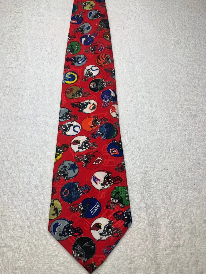 EQUIPO NFL HOMBRE CORBATA ROJA CON CASCOS DE FÚTBOL 4 X 58 Foto 2 de 4