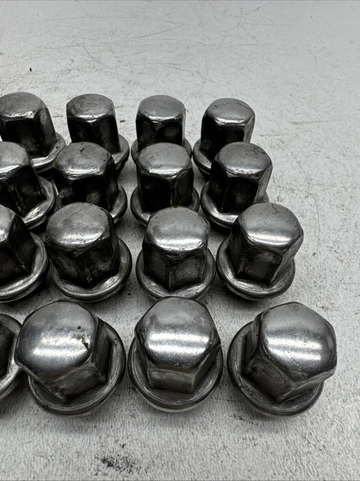Juego de 20 tuercas cromadas para llanta de rueda Cadillac ATS 2013-2018 USADAS DE FÁBRICA OEM Foto 3 de 4