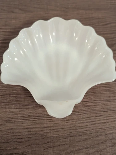 Vintage White Milk Glass Nautical Scallop Sea Shell Candy Trinket Jewelry Dish