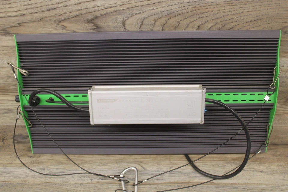 VIPARSPECTRA P2500  LED Grow Light Full Spectrum for Indoor Veg Bloom - Image 2 of 3