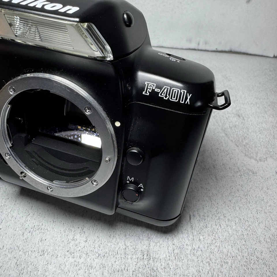 Cámara Nikon F-401s vintage para piezas o reparación SIN PROBAR Foto 4 de 4