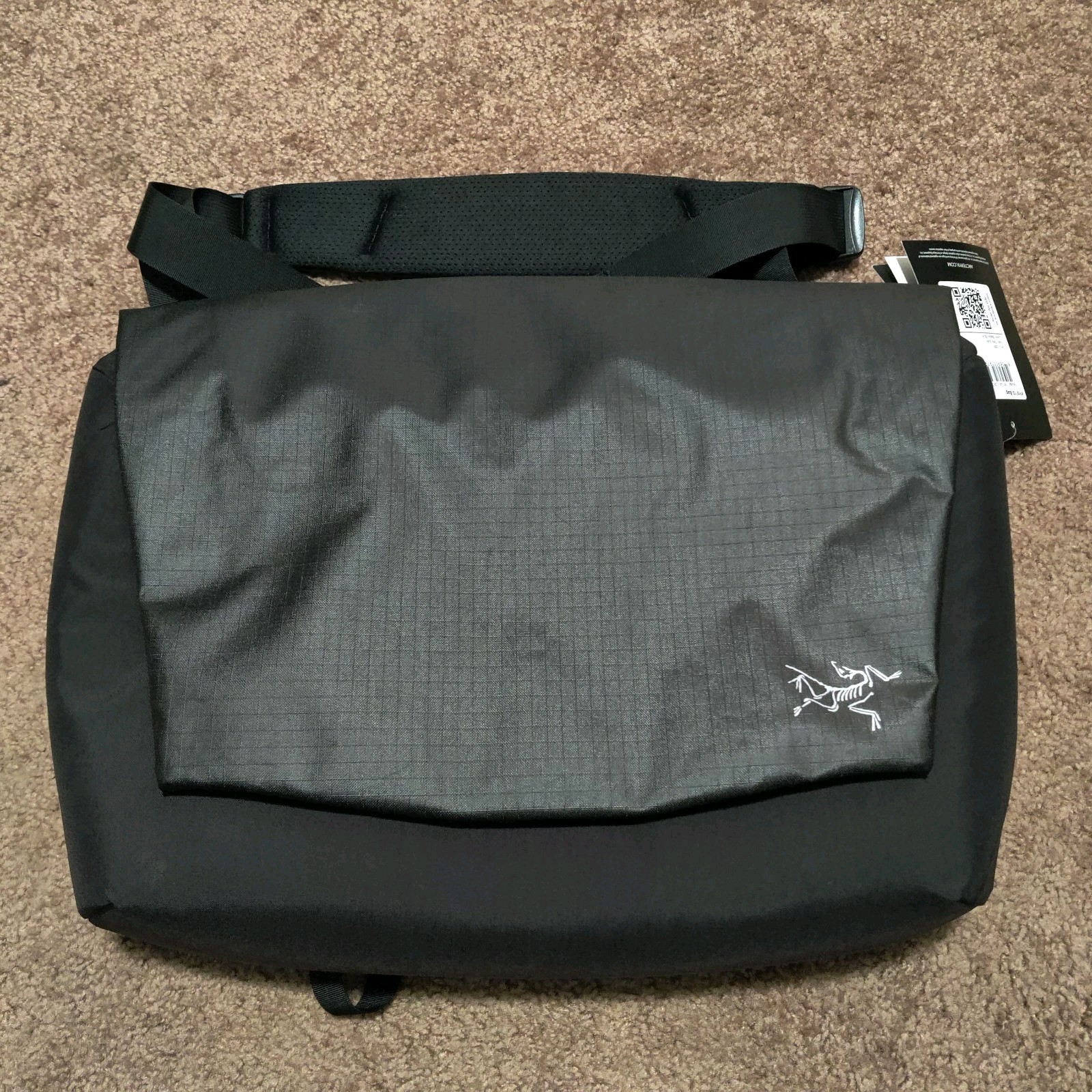 NWT Arcteryx Courier Messenger Black Business Shoulder Bag