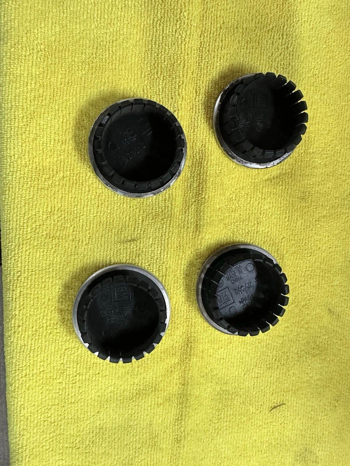 Juego de 4 tapacubos centrales opt RSC de 2016 Chevrolet Malibu 11081867 Foto 3 de 3