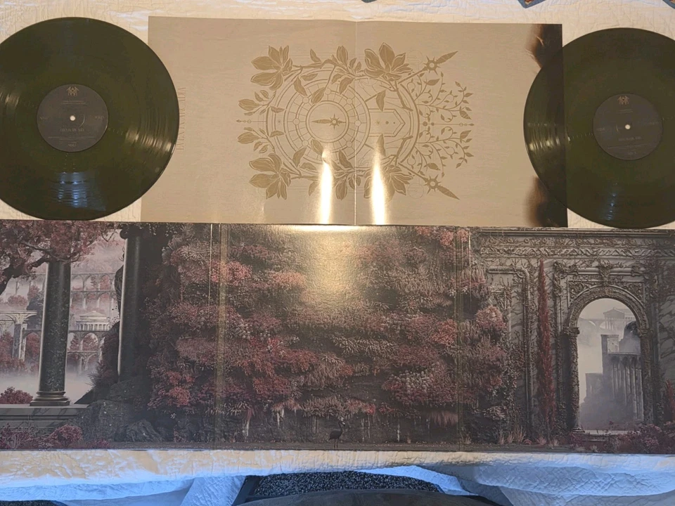 Sleep Token Even In Arcadia HT Gold and house of viridian Green exclusive vinyls Foto 3 de 3