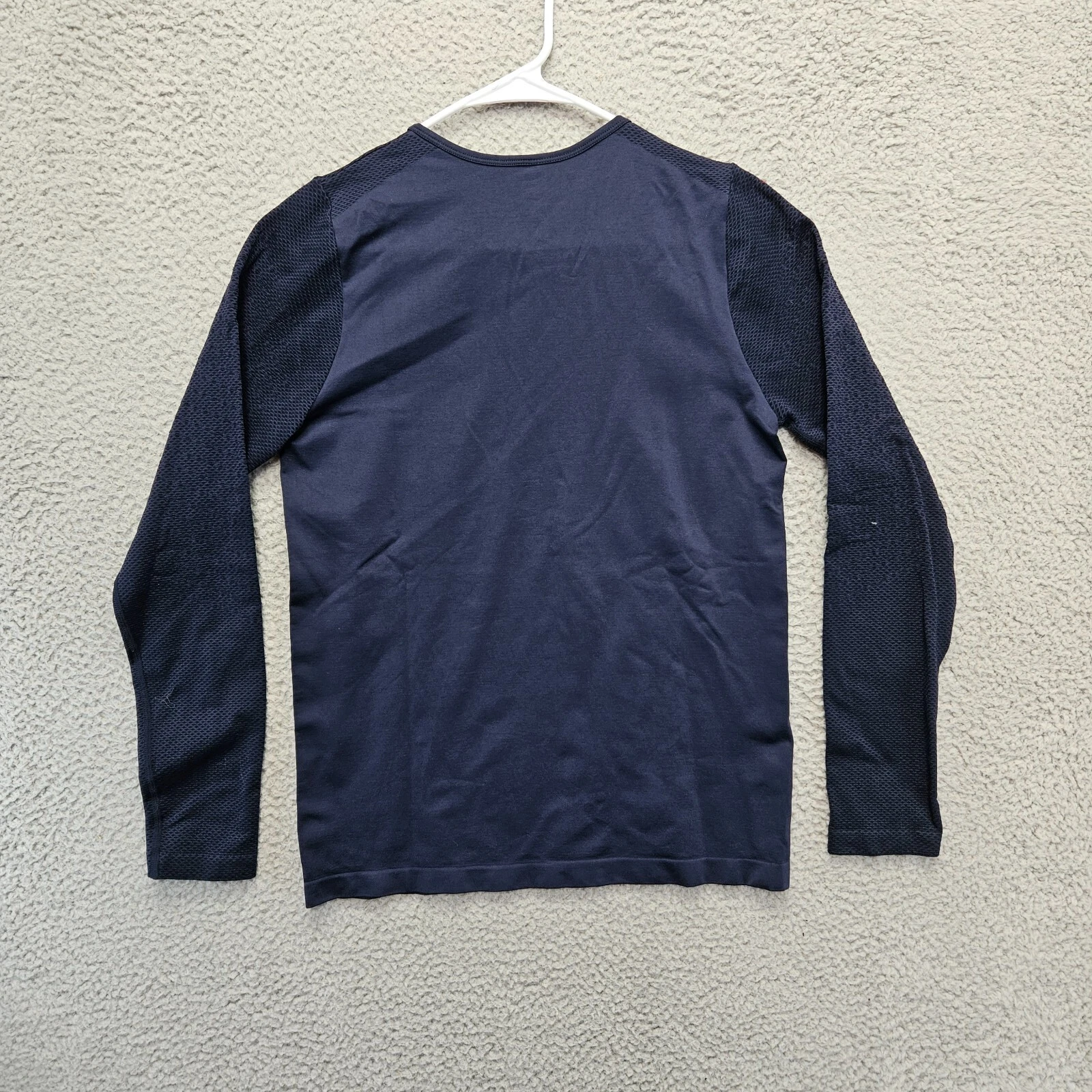 fabletics long sleeve crewneck athletic shirt