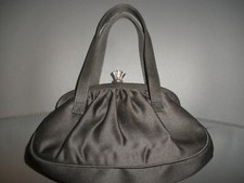 La Regale Black Kiss Lock Purse Handbag EUC SU29